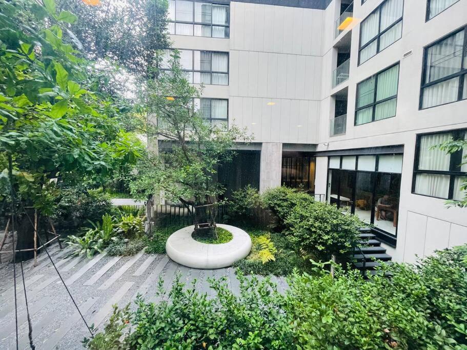 อพาร์ทเม้น Cozy Spacious 1bed 1bath Garden-view 500m Bts Thonglor กรุงเทพมหานคร